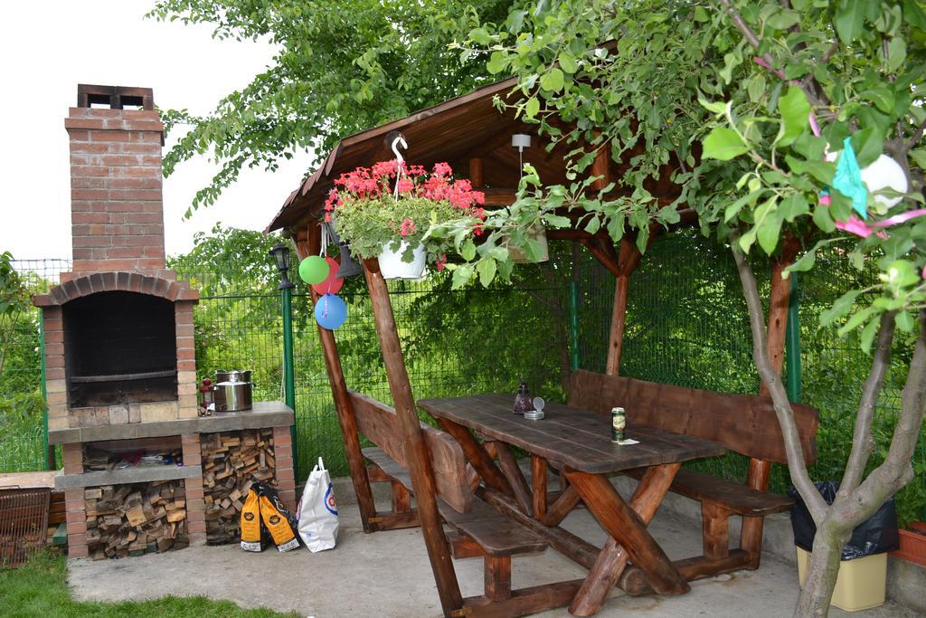 Happy Place - Casuta Galbena Domnesti  Exteriér fotografie